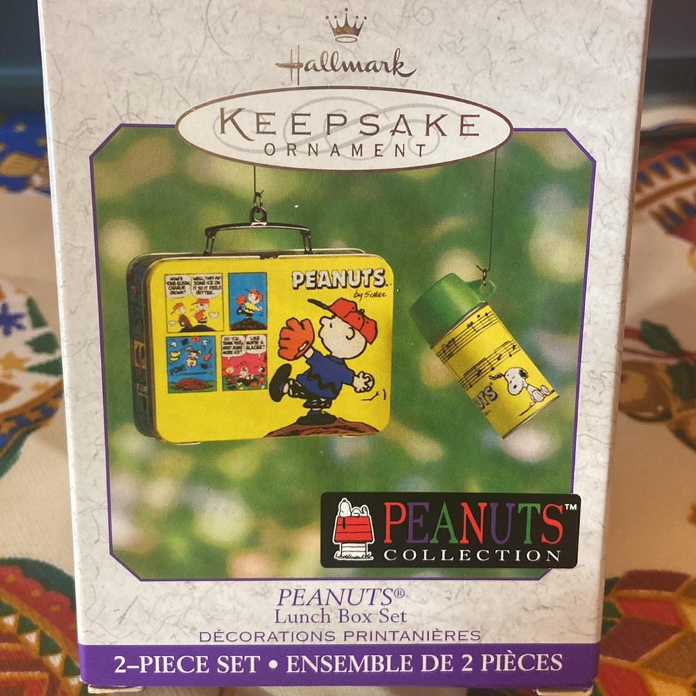 In Box 2000 Hallmark Keepsake Ornament Peanuts Collection Lunch Box Set